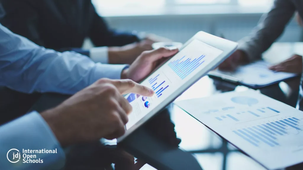 Słownictwo świata ekonomii, które poznasz na lekcji Economics with Financial Literacy w JDJ!